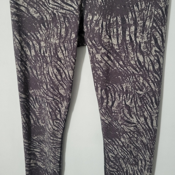 Varley Gray Tonal Zebra Duncan Leggings - Picture 5 of 10